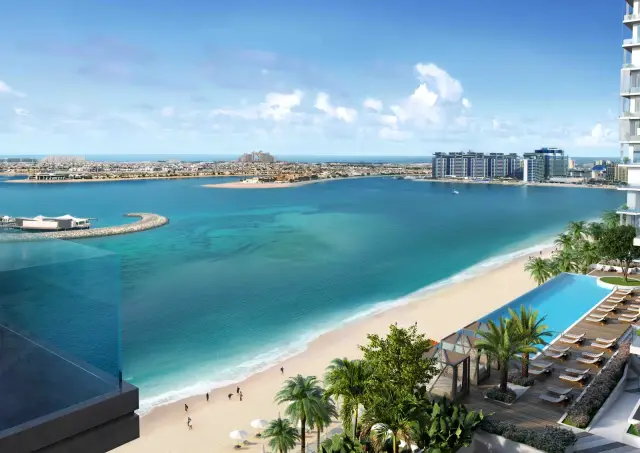 View from Beach Isle over the infinity pool, the private beach and Palm Jumeirah