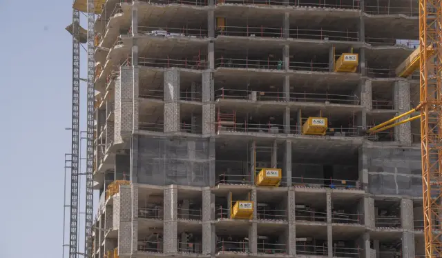 Design Quarter at d3 tower facade under construction