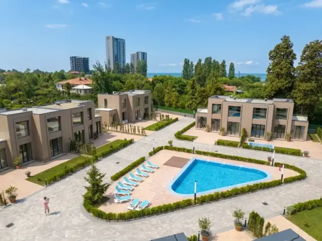 NEXT Gardens low-rise villas with landscaped pool area