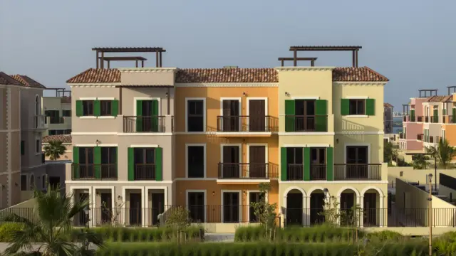 Sur La Mer townhouse facade in Mediterranean colours